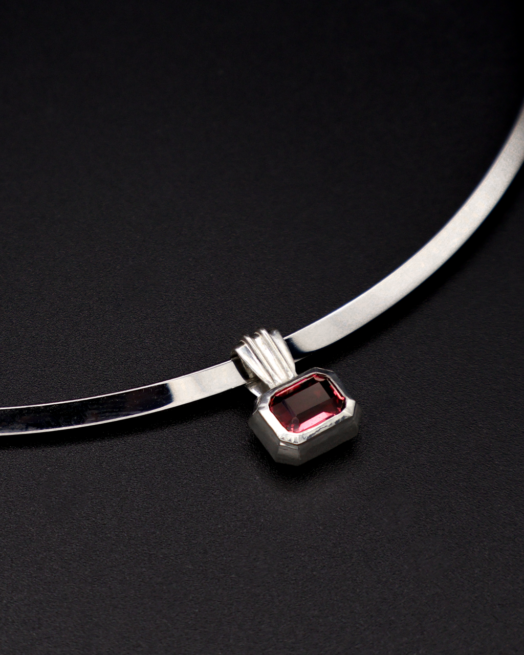THE ONLY PENDANT - MALAWI GARNET