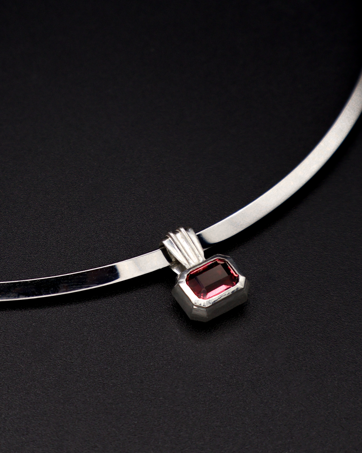 THE ONLY PENDANT - MALAWI GARNET
