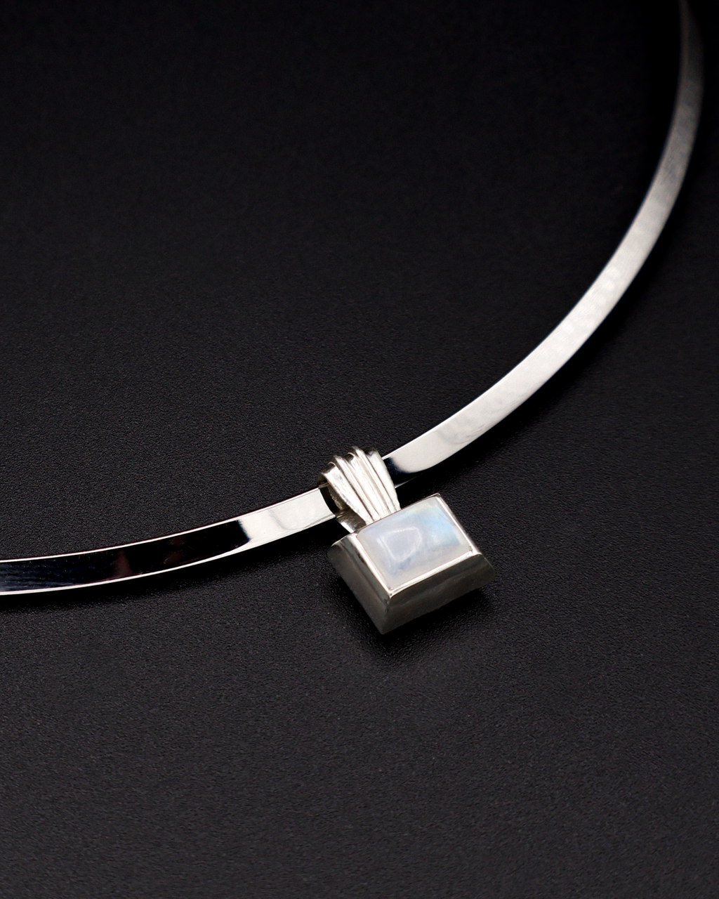 THE ONLY PENDANT - MOONSTONE