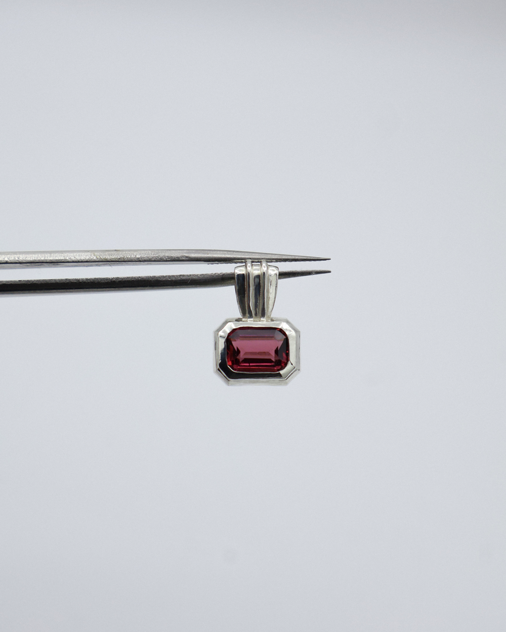 THE ONLY PENDANT - MALAWI GARNET