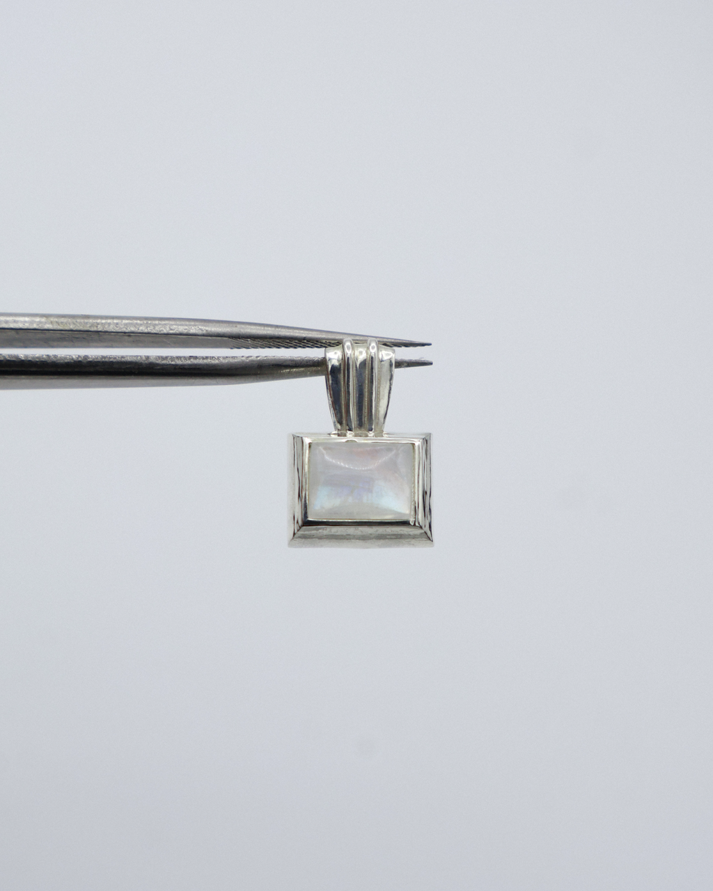 THE ONLY PENDANT - MOONSTONE