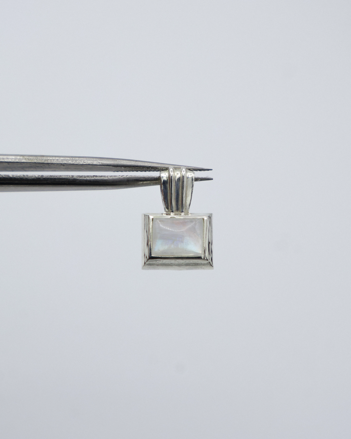 THE ONLY PENDANT - MOONSTONE